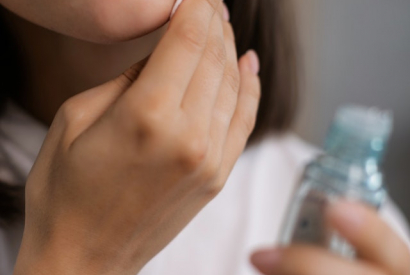 Demachiere, curățare și gomaj: care este diferența?