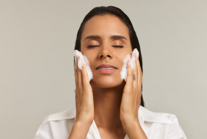 Cum poate săpunul cu lapte de capră combate petele maronii?