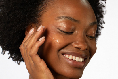 Roșeață pe față și pete roșii: Cum să-ți calmezi pielea?