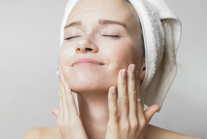 &Icirc;ngrijirea feței &icirc;n perioada verii: de ce și cum?